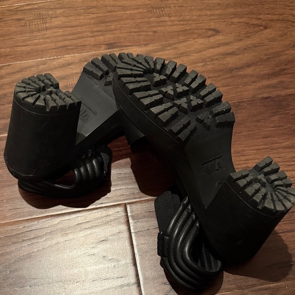 MIA Black Ivelisse Platform Sandals - Picture 5 of 5